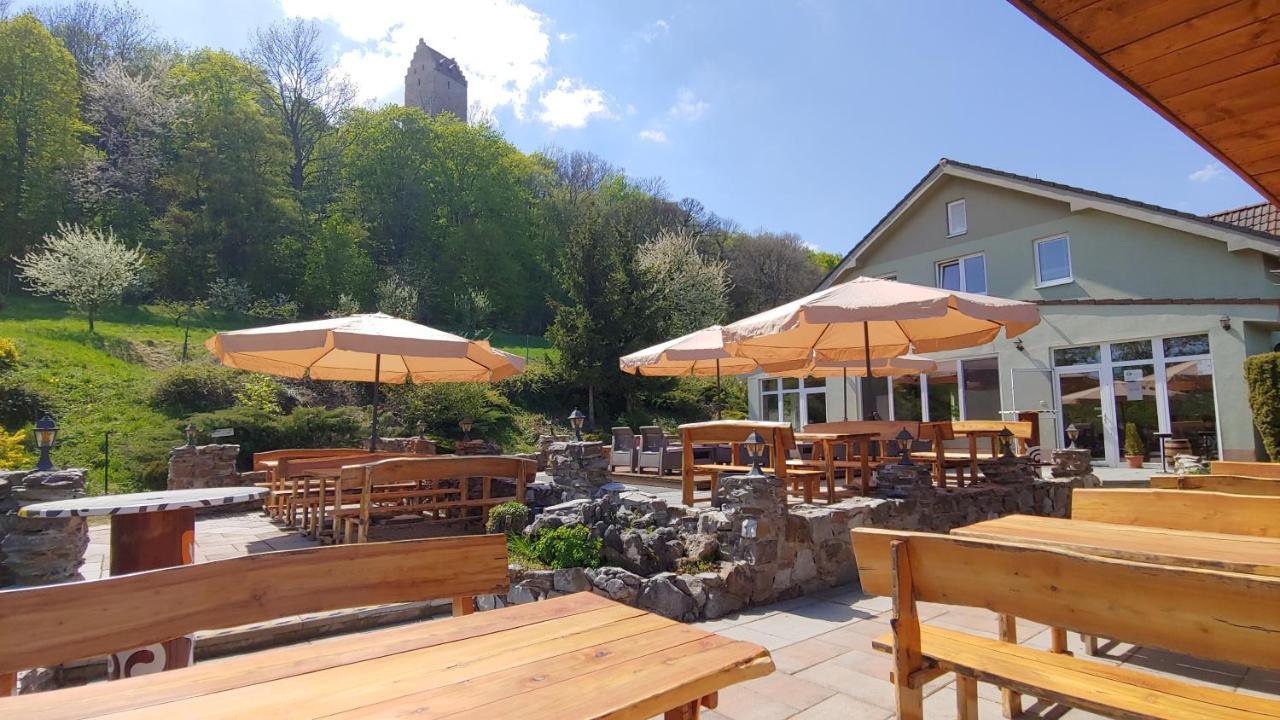 Pod Hradom Restaurant & Pension Топольчани Экстерьер фото
