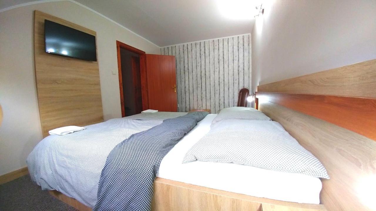 Pod Hradom Restaurant & Pension Топольчани Экстерьер фото