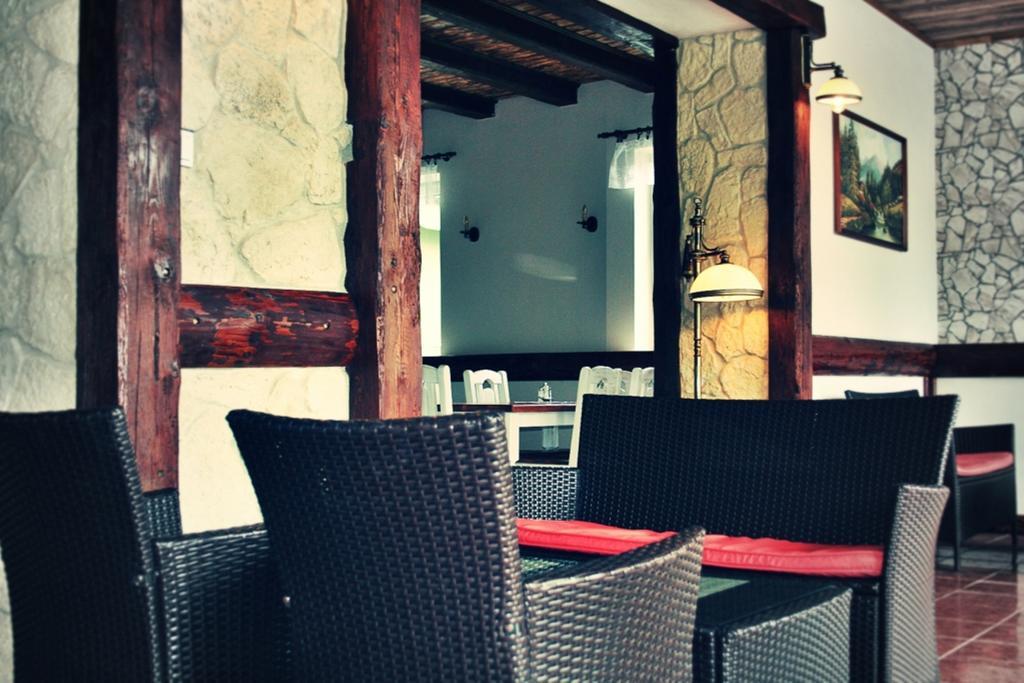 Pod Hradom Restaurant & Pension Топольчани Экстерьер фото