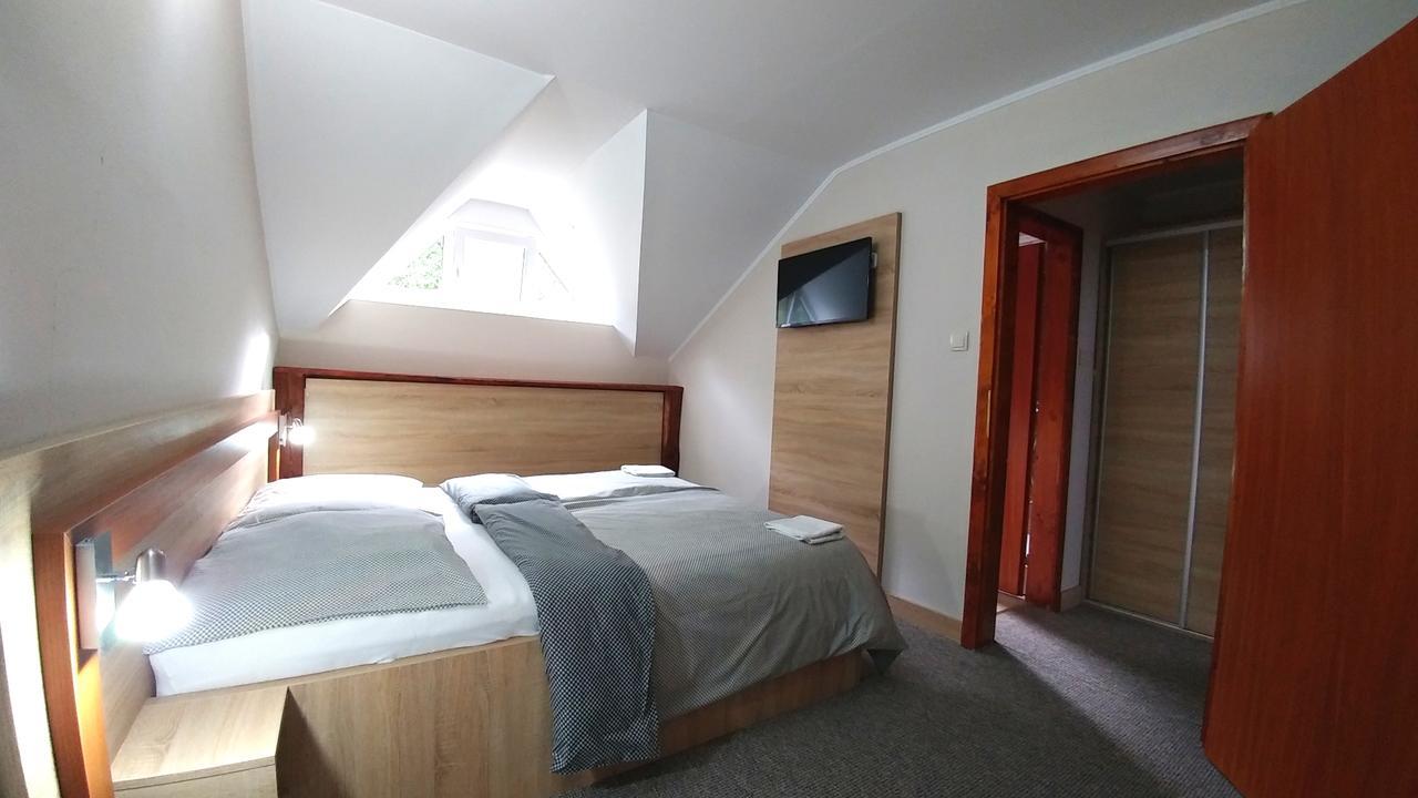 Pod Hradom Restaurant & Pension Топольчани Экстерьер фото
