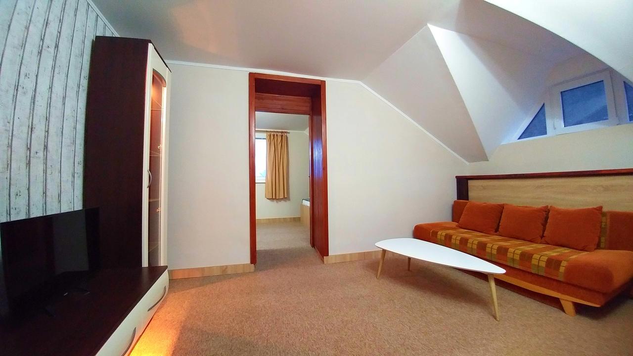 Pod Hradom Restaurant & Pension Топольчани Экстерьер фото