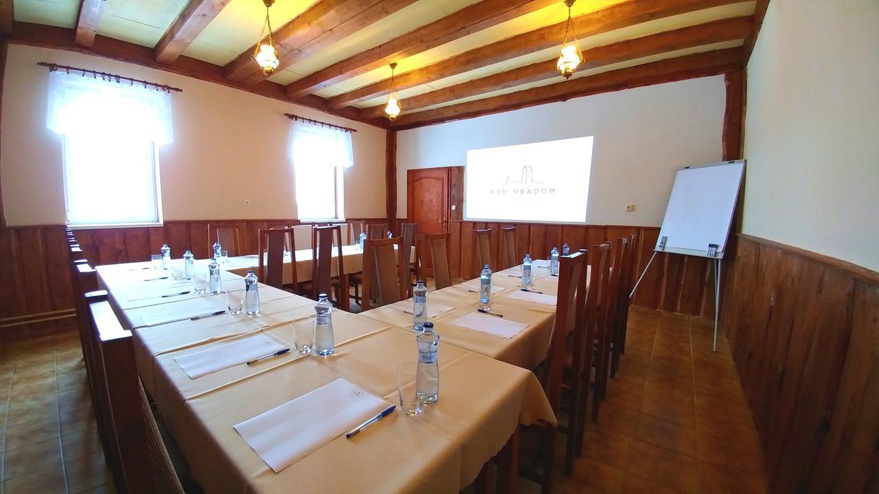 Pod Hradom Restaurant & Pension Топольчани Экстерьер фото